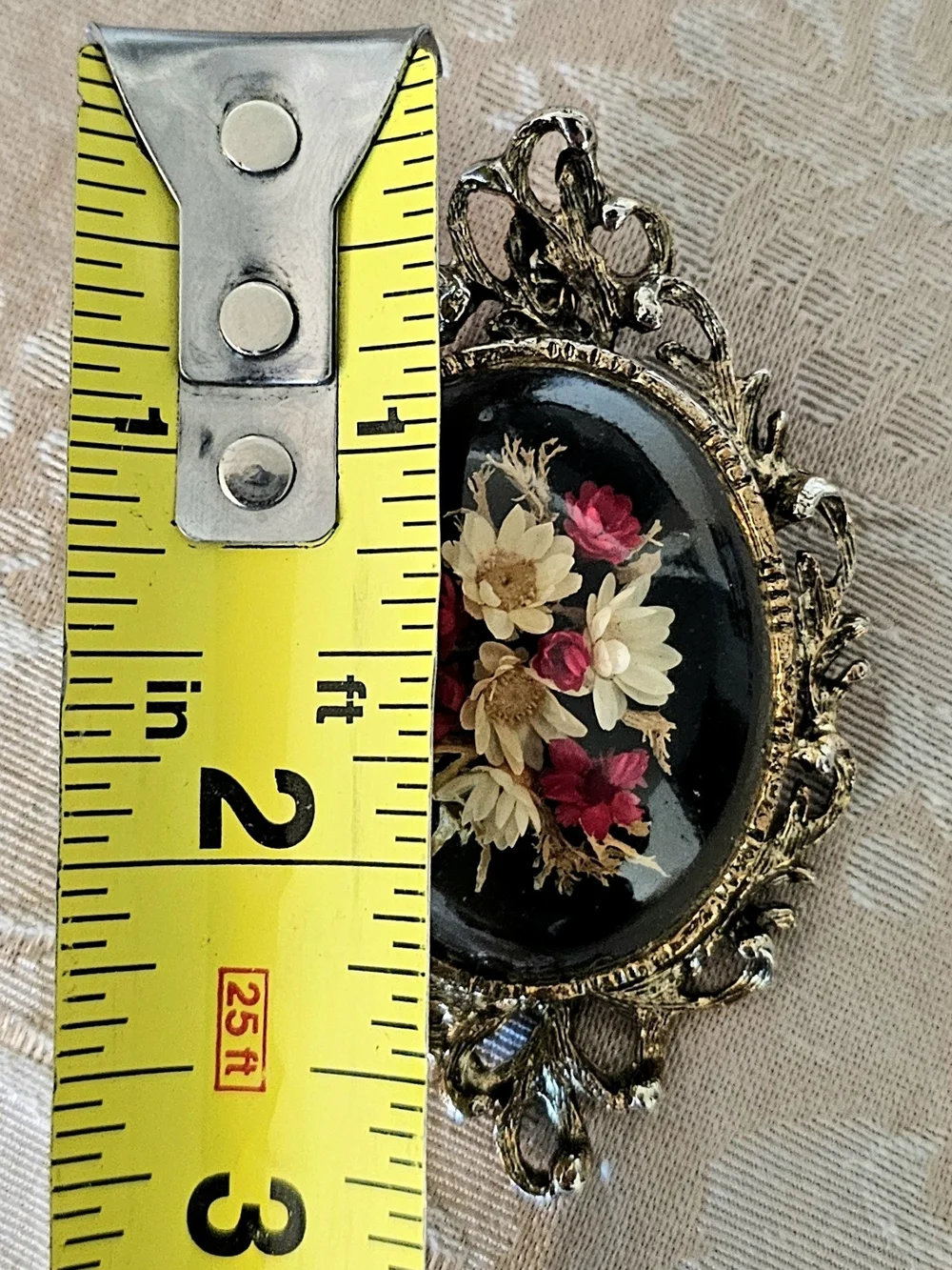 Vintage Floral Resin Cameo Brooch - Cream & Pink Flowers in Gold Frame